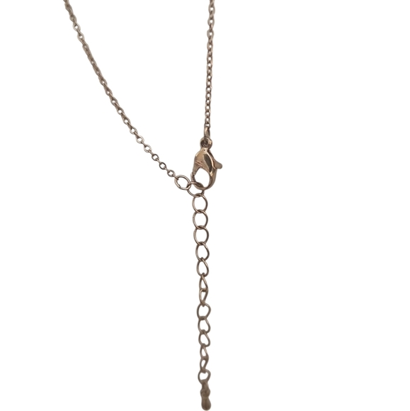 Elegant Gold Pineapple Pendant Necklace - Picture 4 of 5